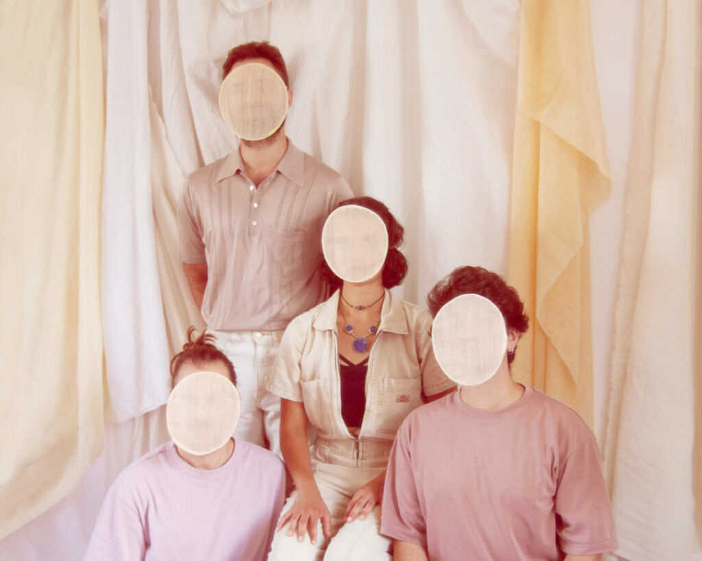 Les membres de MARSAVRIl avec le visage caché