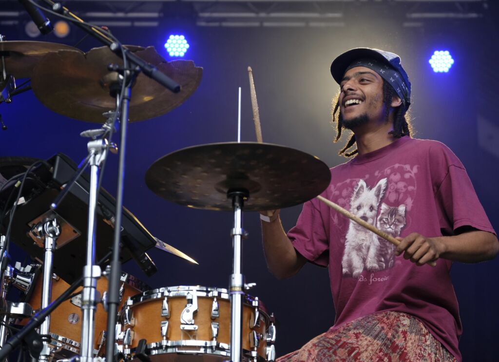batteur du groupe Wet ENough ! lors du concert à La défense Jazz Festival