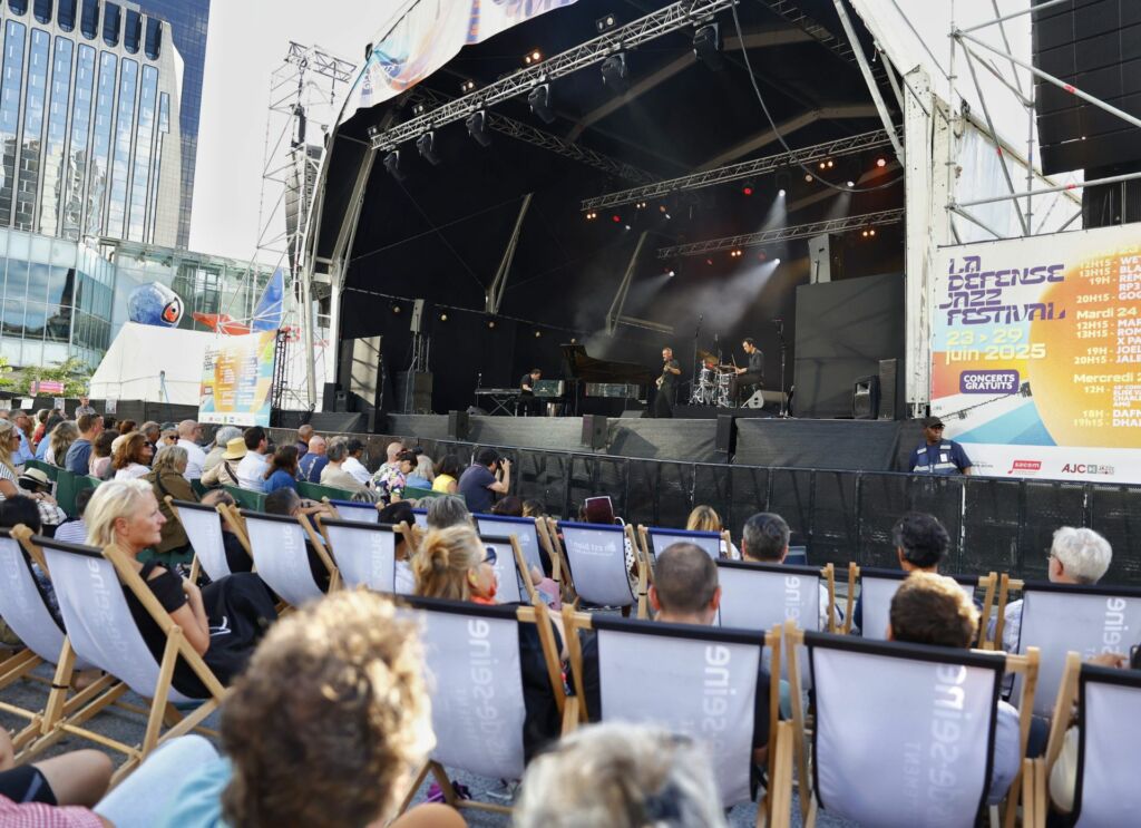 Le public de La Défense Jazz festival en soirée